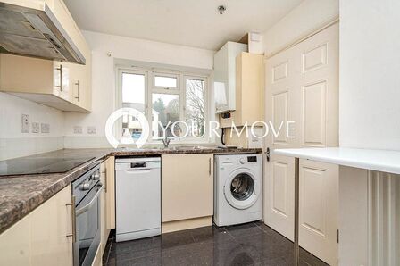 4 bedroom Mid Terrace House to rent