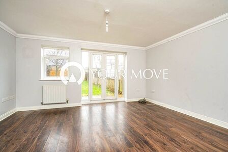 4 bedroom Mid Terrace House to rent