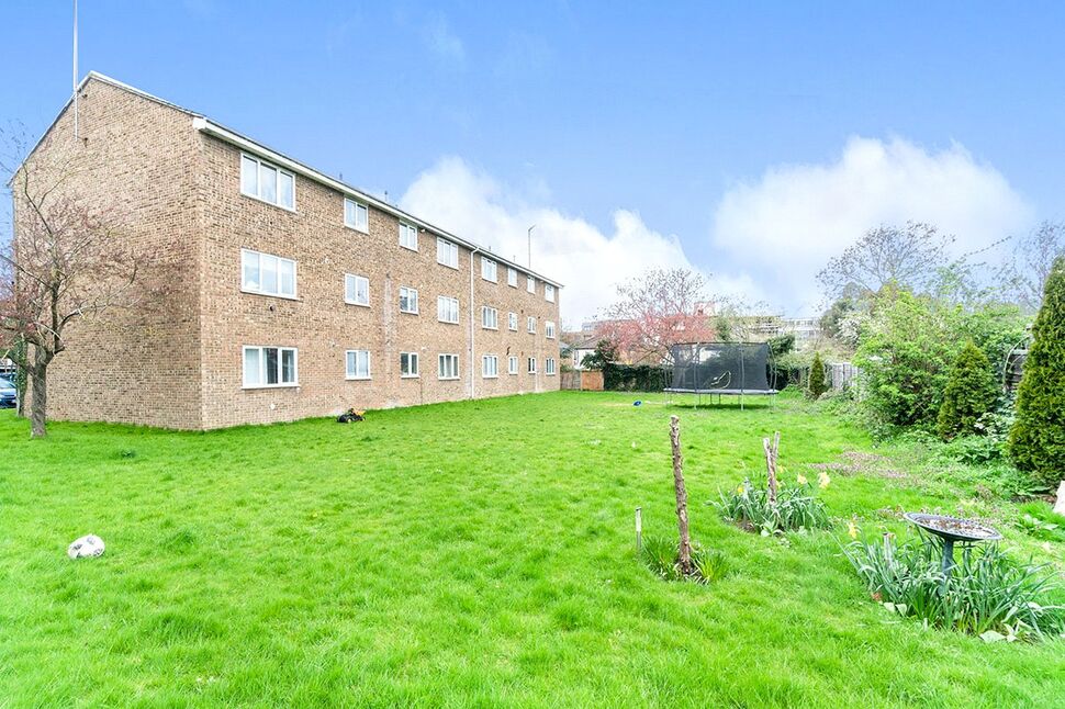 Main image of 2 bedroom Flat to rent, Jengar Close, Sutton, SM1
