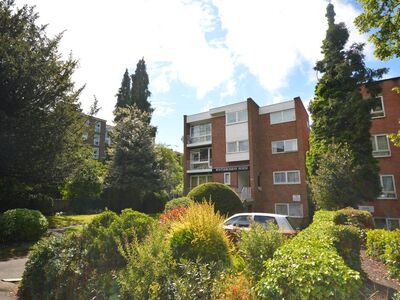 Brighton Road, 1 bedroom  Flat to rent, £1,250 pcm