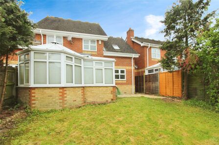 Hadleigh Drive, 4 bedroom Detached House to rent, £2,600 pcm
