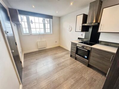 Lind Road, 1 bedroom Flat to rent, &pound;1,125 pcm