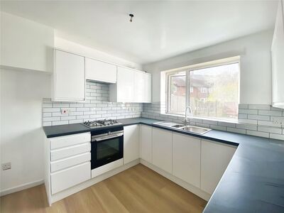 3 bedroom Mid Terrace House to rent
