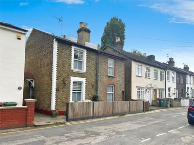 2 bedroom Semi Detached House to rent