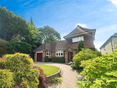 Godolphin Close, 3 bedroom Detached House to rent, £3,000 pcm