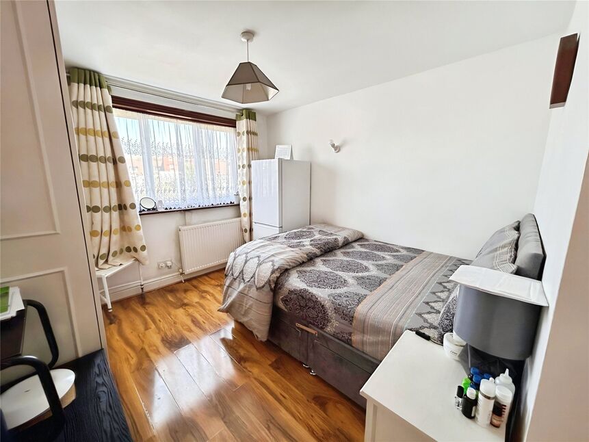 1 bedroom  Room to rent
