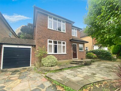 Effingham Close, 3 bedroom Detached House to rent, £2,700 pcm