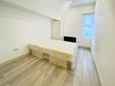High Street,  Flat to rent, £1,075 pcm