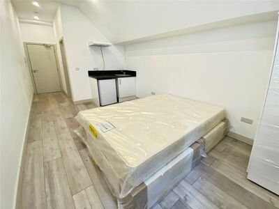 High Street,  Flat to rent, £1,075 pcm