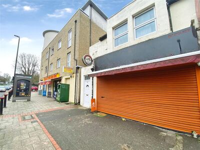High Street, Flat to rent, &pound;1,000 pcm