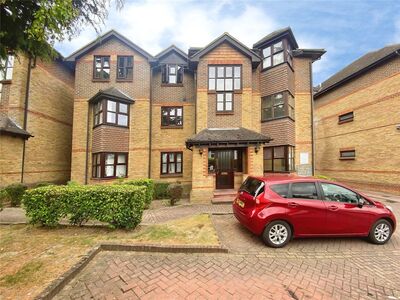 Cedar Road, 1 bedroom Flat for sale, &pound;125,000