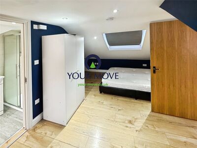 Lind Road, 2 bedroom Flat to rent, &pound;1,500 pcm