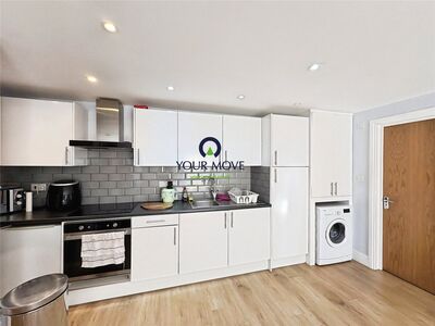 Bishops Place, Flat to rent, &pound;1,200 pcm