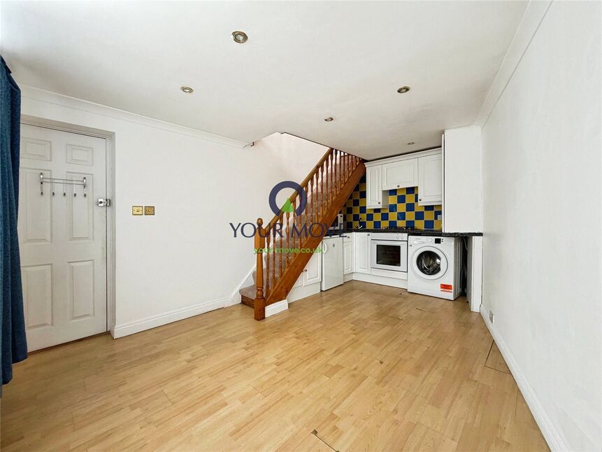 Living Room / Kitchen