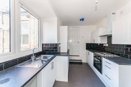 Westburn Terrace, 3 bedroom  Flat to rent, £650 pcm