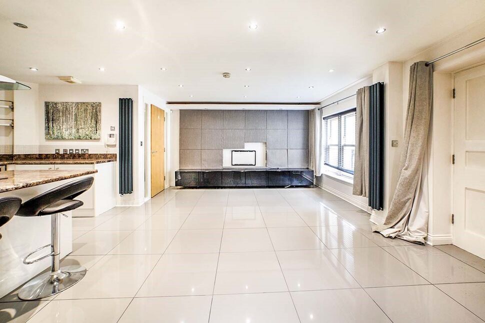 Living Area / Kitchen