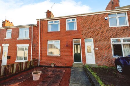 3 bedroom Mid Terrace House to rent