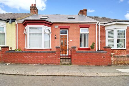 Hawarden Crescent, 3 bedroom Mid Terrace House for sale, £150,000