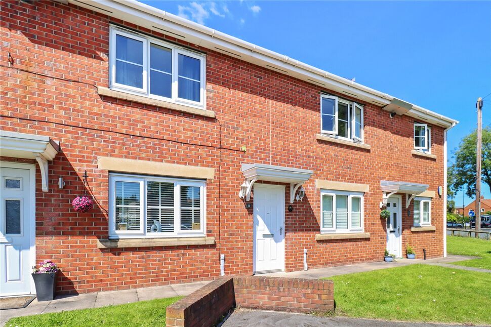 Main image of 2 bedroom  Flat for sale, Frinton Park, Sunderland, Tyne and Wear, SR3