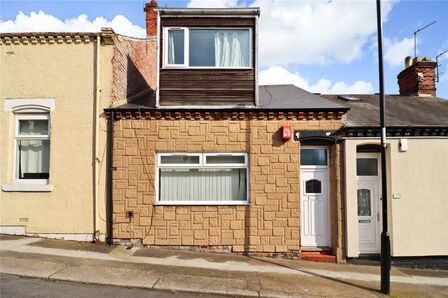 3 bedroom Mid Terrace House for sale