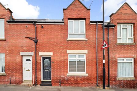 2 bedroom Mid Terrace House for sale