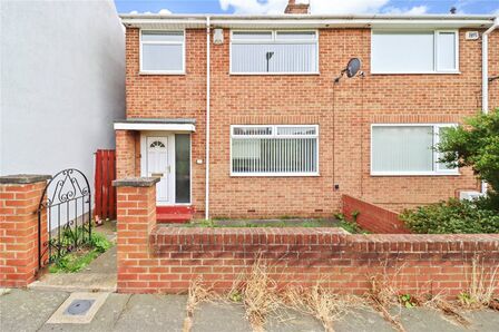 Smith Street South, 3 bedroom End Terrace House to rent, £750 pcm