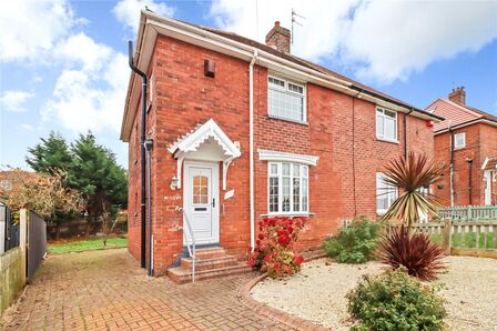 Felstead Crescent, 3 bedroom Semi Detached House to rent, £900 pcm