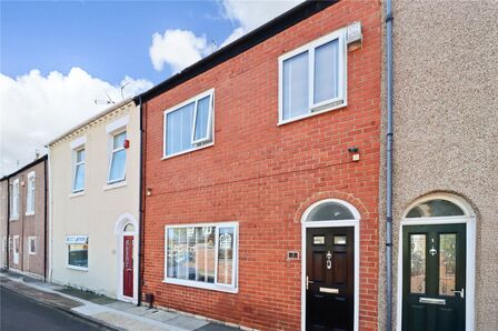 3 bedroom Mid Terrace House for sale