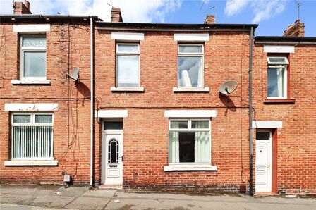 3 bedroom Mid Terrace House for sale