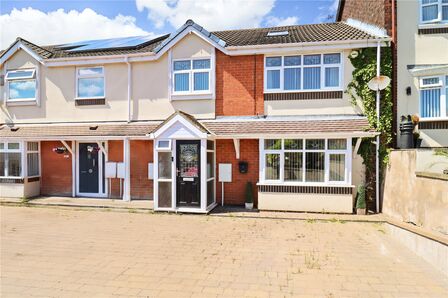 3 bedroom Mid Terrace House for sale
