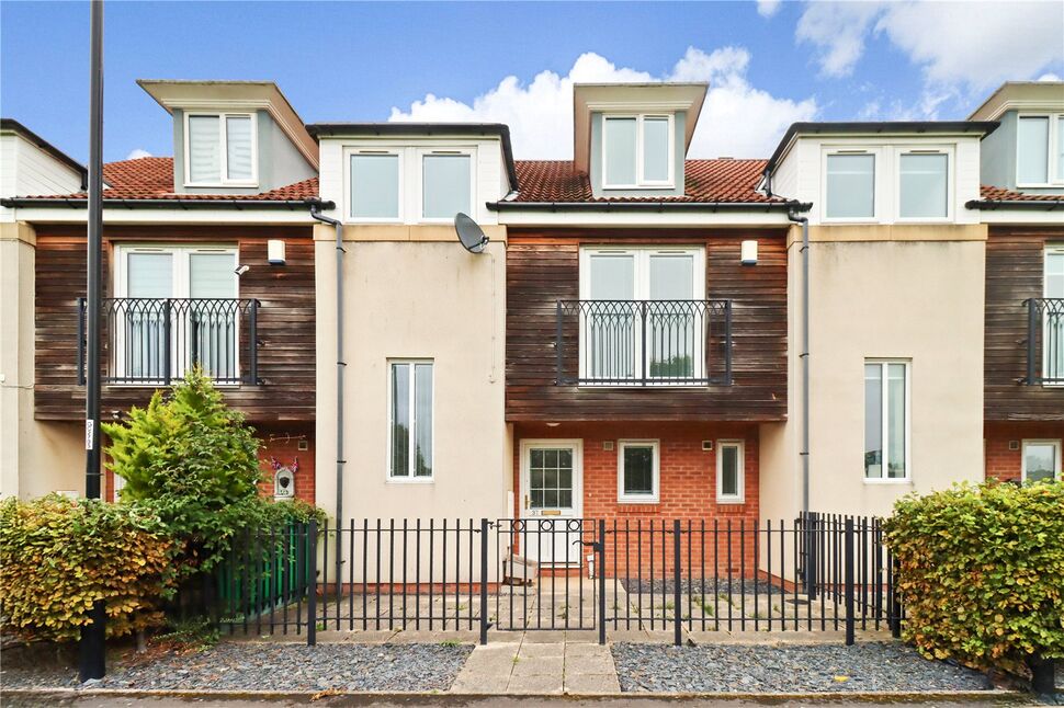3 bedroom Mid Terrace House for sale