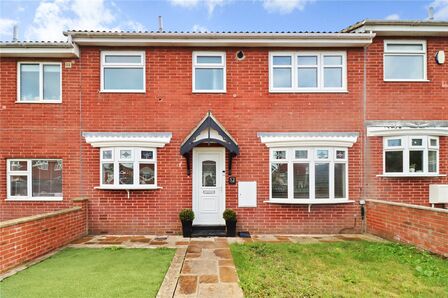 3 bedroom Mid Terrace House for sale