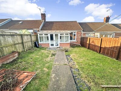Frank Avenue, 2 bedroom Mid Terrace Property to rent, &pound;700 pcm