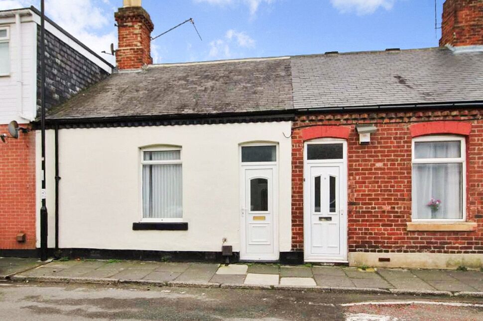 2 bedroom Mid Terrace House for sale