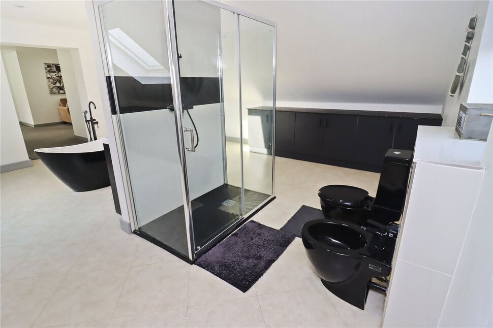 Master En-Suite