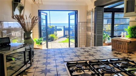 2 bedroom Mid Terrace House for sale