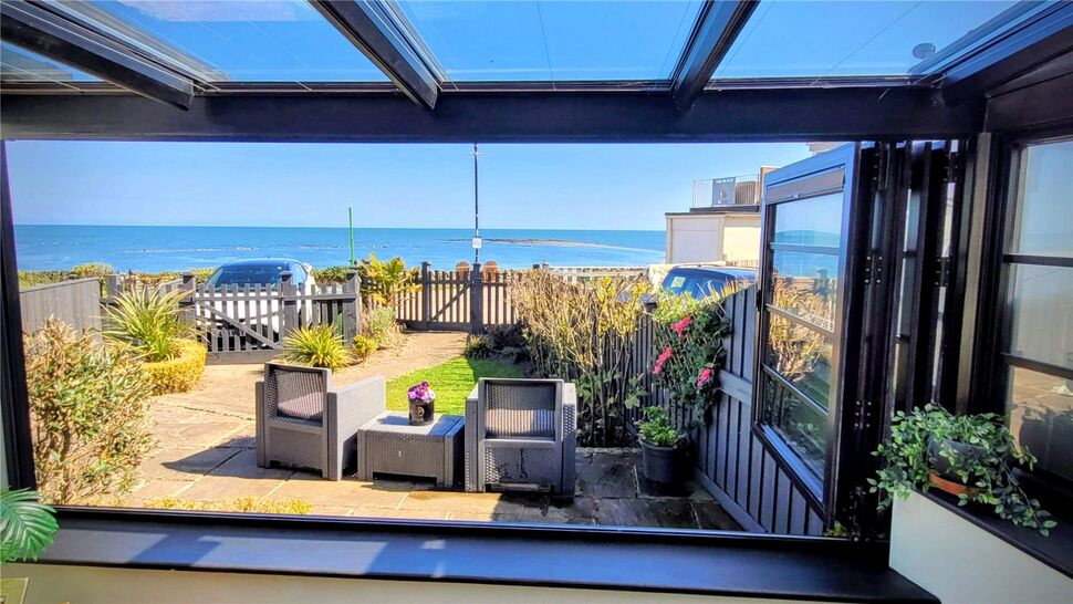 2 bedroom Mid Terrace House for sale