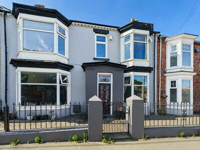 5 bedroom Mid Terrace House for sale