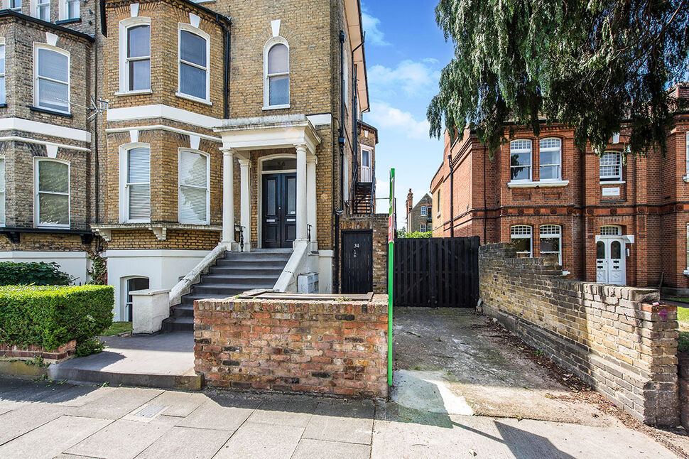 Main image of 1 bedroom Flat to rent, Grove Road, Surbiton, Surrey, KT6