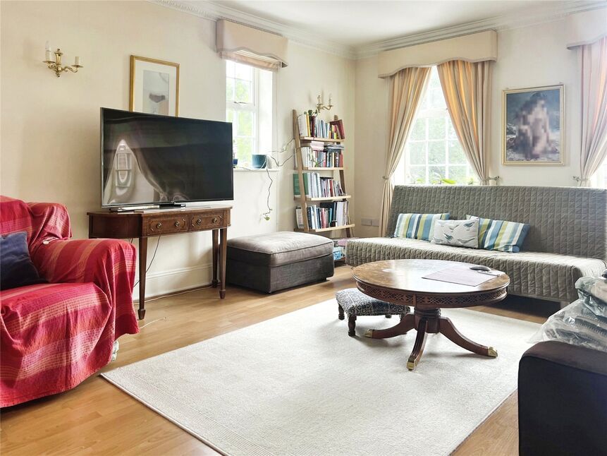 Lounge / Dining Area