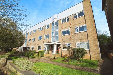 Avenue Elmers, 2 bedroom  Flat to rent, £1,700 pcm
