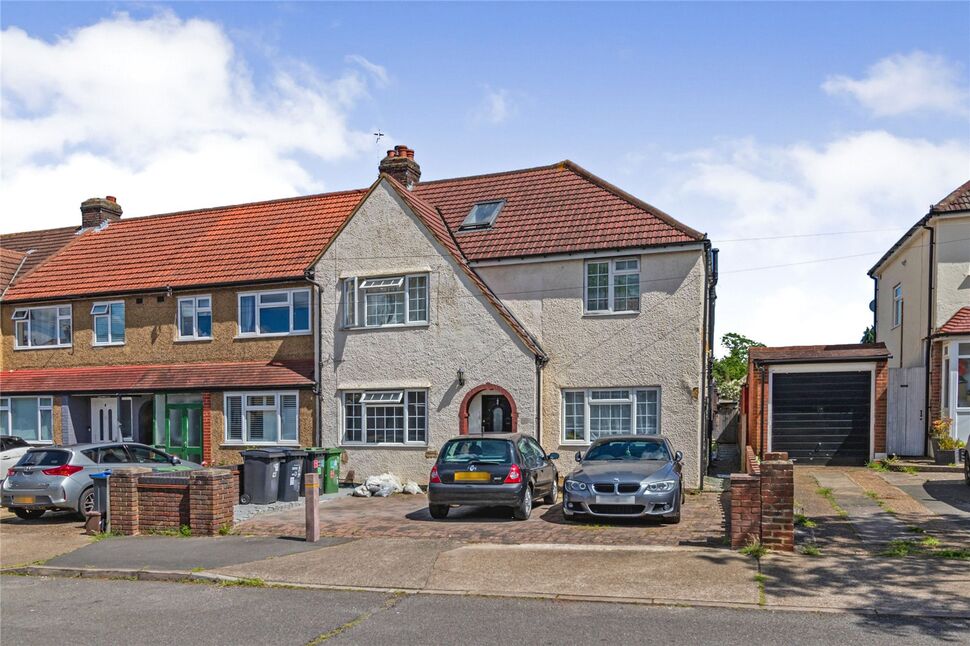 Main image of Room to rent, 15 Church Rise, Chessington, Surrey, KT9