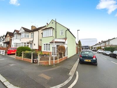 Thornhill Road, 3 bedroom Detached House for sale, £800,000