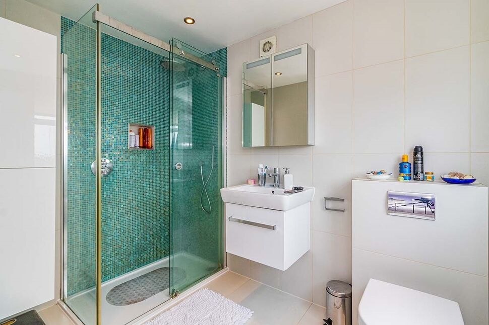 En-Suite Bathroom