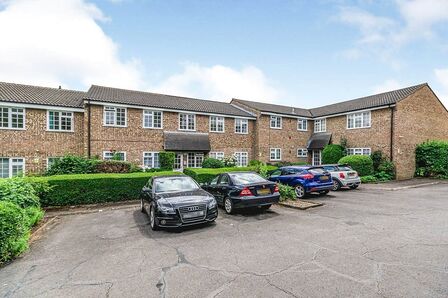 Minstrel Gardens, 1 bedroom  Flat to rent, £1,450 pcm
