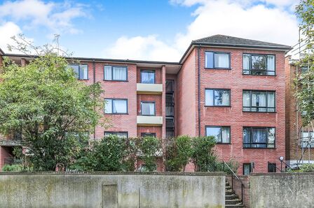 Surbiton Road,  Flat to rent, £1,175 pcm