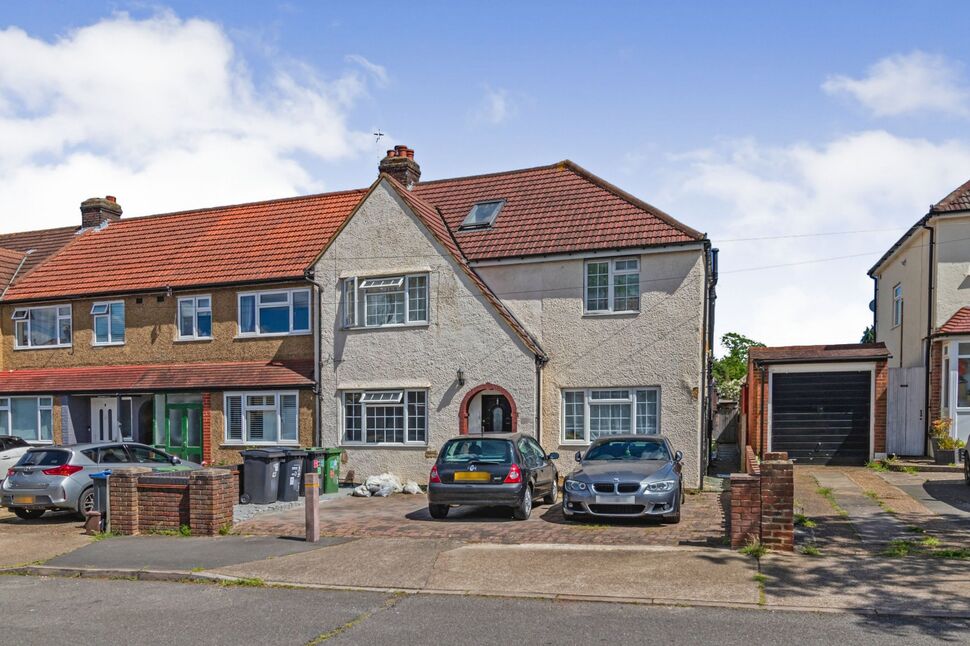 Main image of 1 bedroom Detached Room to rent, Church Rise, Chessington, KT9