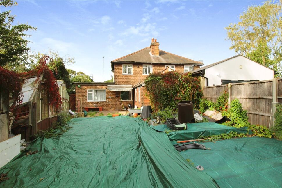 3 bedroom Semi Detached House for sale, Leatherhead Road, Chessington