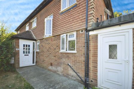 Villiers Close, 4 bedroom Semi Detached House to rent, £2,800 pcm