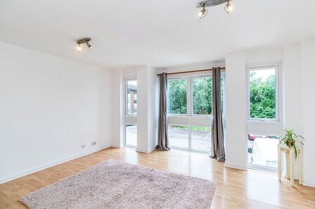 1 bedroom  Flat for sale